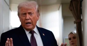 Trump anunciou a nova tarifa global de 10% após a decisão da Suprema Corte, dizendo estar “profundamente desapontado”.