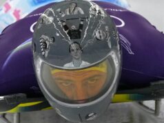 Controle deslizante ucraniano enfrenta COI por proibição de capacete em memorial de guerra