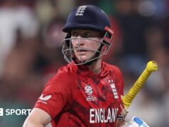 Harry Brook diz que a Copa do Mundo T20: os batedores da Inglaterra são muito “cautelosos” na derrota para as Índias Ocidentais