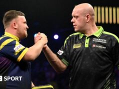 Luke Littler está nas semifinais da Premier League após a desistência de Michael van Gerwen.