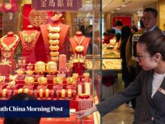 Os visitantes da China continental aumentaram em meio a um salto de 13% nas vendas de joias em Hong Kong.