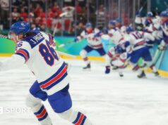 Jogos Olímpicos de Inverno de 2026: Os EUA conquistam o ouro no hóquei no gelo masculino pela primeira vez em 46 anos.