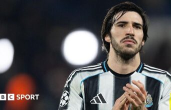Sandro Tonelli: Meio-campista do Newcastle ‘muito feliz’ no clube em meio a ligações com o Arsenal