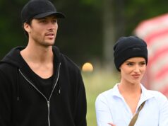 O vencedor do Renegades, Rob Rausch, compra a bolsa Maura Higgins Birkin