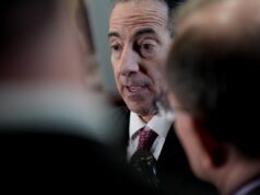 DOJ investigará por pressionar Apple e Google para remover aplicativos para agentes do ICE rastrearem