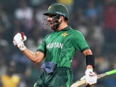 A Nova Zelândia avançou para as semifinais da Copa do Mundo depois que a corajosa tentativa do Paquistão fracassou