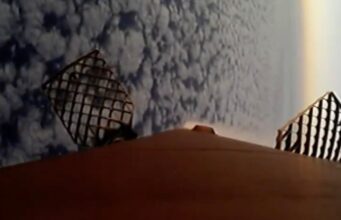 A cena se passa neste épico lançamento do foguete SpaceX