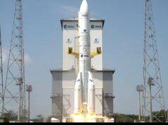 O foguete mais poderoso da Europa, transportando 32 satélites de Internet da Amazônia, é lançado pela primeira vez (VÍDEO)