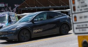 Documentos do governo revelam novos detalhes sobre as babás humanas da Tesla e da Waymo Robotaxis