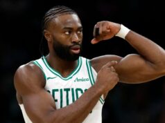 Jaylen Brown, do Celtics, conversou com Dana White, do UFC, sobre uma carreira nos esportes de combate