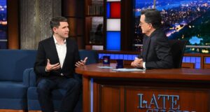 Stephen Colbert critica a CBS novamente por causa da polêmica sobre a entrevista de James Talarico