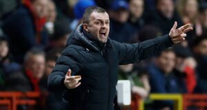 Charlton está lutando contra a Alsácia para contratar Mikel Antonio, enquanto as negociações de transferência continuam