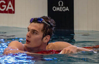 Hubert Kos vence 200 IM, 2º em 200 costas