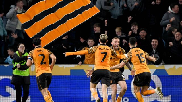hull-players-celebrate.jpg