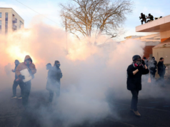 Juiz limita uso de gás lacrimogêneo contra manifestantes nas instalações do ICE em Portland