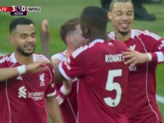 O toque brilhante de Hugo Ekitike prepara o excelente voleio de Alexis Mac Allister