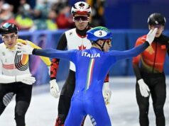 Itália comemora medalha de ouro em pista curta no reverso Bélgica conquista primeira medalha