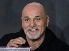 John Fury confronta Carl Froch com raiva por causa de comentários anteriores.