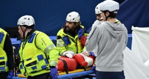 Um skate cortou o rosto de Kamila Sellier no meio de uma corrida nas Olimpíadas de Inverno