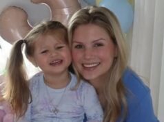 Katie Bates comemora aniversário da filha um mês depois que o marido a traiu