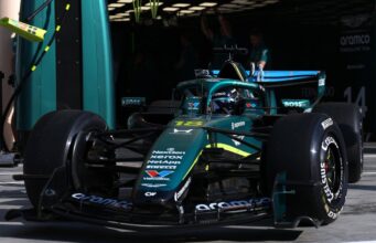 Leclerc foi rápido, limitando o Aston Martin a duas voltas