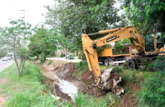 Município reforça limpeza e manutenção de bueiros na cidade