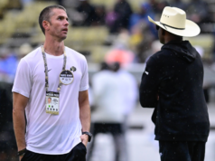 Robert Livingston, principal assistente de Deion Sanders no Colorado, sai para trabalhar na NFL