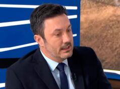 Petrie defendeu a redução da idade de qualificação, dizendo que o Congresso está pagando uma dívida antiga.