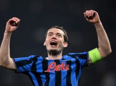 De Roon e Atalanta avançam para as oitavas de final do CL. Graças a um pênalti questionável nos segundos finais contra o Dortmund.