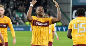 O Rangers está agora planejando uma investida de verão para contratar a estrela de 18 gols; As baleias mães estão prontas para venda