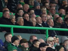 Os chefes do Celtic estão agora discutindo uma decisão para contratar o ex-técnico do Chelsea, Graham Potter