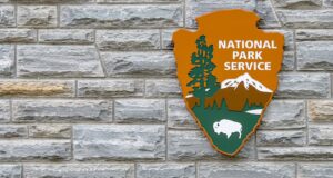 Ex-funcionário de Yosemite processa por atirar em bandeira transgênero em El Capitan