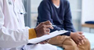 Os britânicos estão começando a levar sua saúde a sério, já que 65% admitem verificar os sintomas no Google em vez de consultar um médico