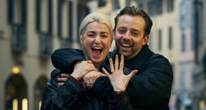 Os patinadores olímpicos Olivia Smart e Jean-Luc Baker ficam noivos em Milão no Dia dos Namorados