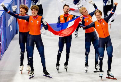 olympische-winterspelen-2026-milaan-cortina-de-relay-mannen-met-afmaker-jens-van-t-wout-maken-een-er.jpeg