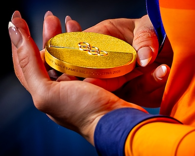 olympische-winterspelen-2026-milaan-cortina-jutta-leerdam-koestert-haar-gouden-medaille-foto-pim-ras.jpeg