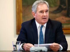 O governo relacionou a morte de Khamenei ao ataque a Amiya e enfatizou a necessidade de justiça.