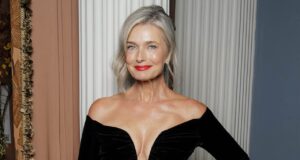 Paulina Porizkova compartilhou um vídeo não editado dela mesma aos 60 anos