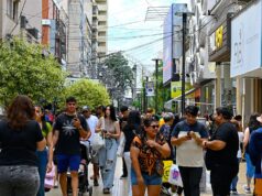 Câmara de Comércio confirmou que lojas estarão abertas na terça-feira de Carnaval
