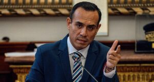 O presidente interino do Peru, José Gehry, foi demitido em meio a acusações de corrupção