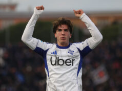 Napoli marca Centro Como Perrone para o verão