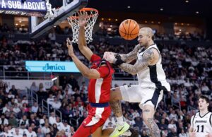 O caos irrompeu entre St. John’s e Providence; Seis jogadores foram expulsos do local.