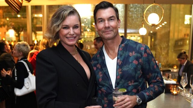 rebecca-romijn-jerry-oconnell-flowers.jpg