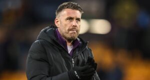 Os lobos estão avaliando uma oferta por Yassin Tetrawi em meio ao relacionamento de Rob Edwards