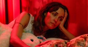 Rose Byrne interpreta uma mulher problemática em ‘If I Had Legs I’d Kick You’