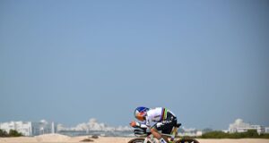 Tour dos Emirados Árabes Unidos: Remco Evenepoel arrebata a camisa do líder com vitória no Storming Time Trial no estágio 2