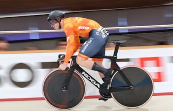 Harrie Lavreysen avança para as semifinais no Campeonato Europeu de Ciclismo de Pista. Ele conquistou a medalha de bronze à frente de Vincent Hoppezak no primeiro.