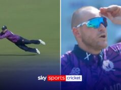 Primeira bola… primeira bola! Munsey, da Escócia, faz uma ótima captura de mergulho