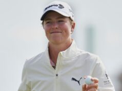 Mimi Rhodes continua participando da corrida do campeonato mundial feminino, enquanto a golfista britânica permanece a duas tacadas da liderança em Cingapura | Notícias de golfe