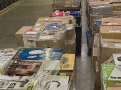 Uma investigação de sete anos terminou com cinco pessoas presas por roubar mais de US$ 300 mil de uma loja de varejo.